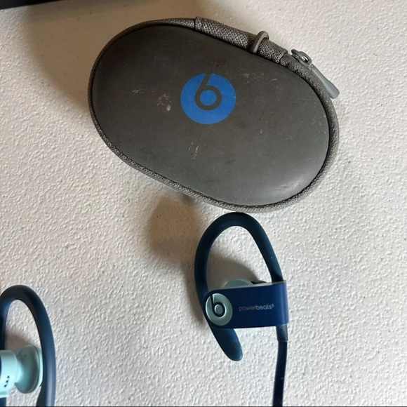 Powerbeats3 Wireless In-Ear Headphones - Flash Blue - Picture 3 of 14